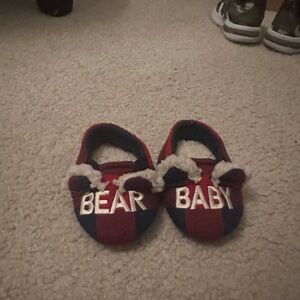BUNDLE!!! 2 pair Size 1 infant converse
1 pair dearfoam “baby bear” newborn size